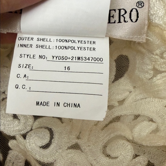 Maggie Sottero Ivory Detachable Sleeves - Picture 3 of 5